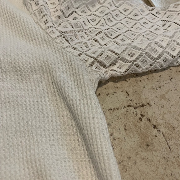 💜 SHEIN Waffle Knit Henley Top with Lace Sleeves size M - Picture 4 of 7